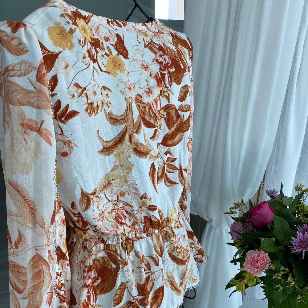 NWT Guess Floral V-Neck Blouse Sz M - Picture 7 of 12